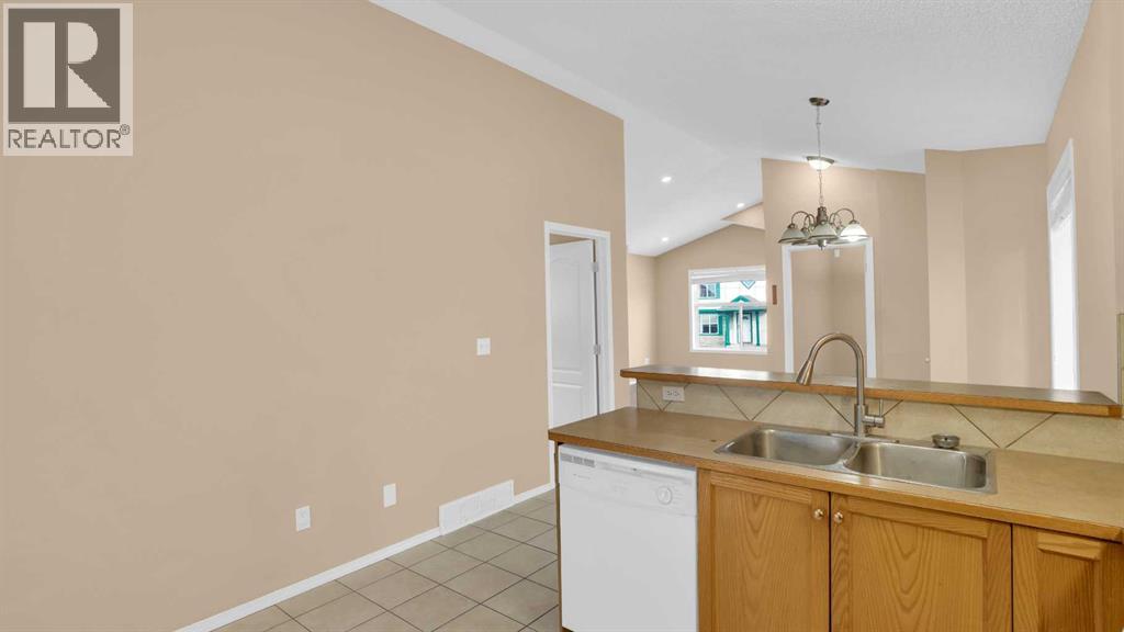 Single Family House Bi-level for Sale in  saddlefield Road NE Taradale Calgary 