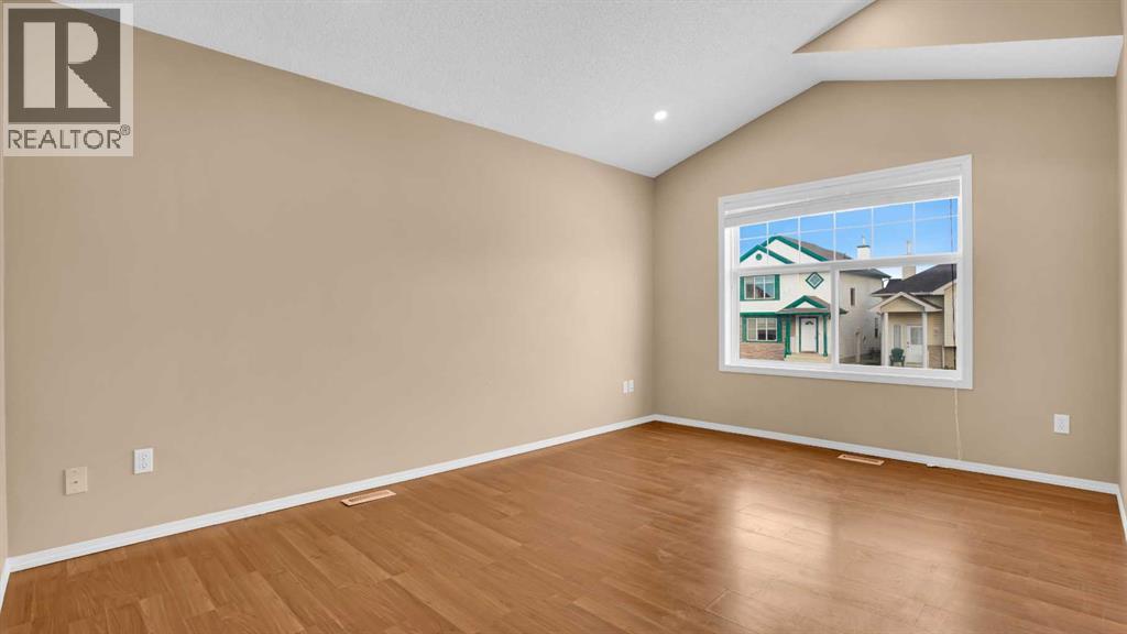 Single Family House Bi-level for Sale in  saddlefield Road NE Taradale Calgary 