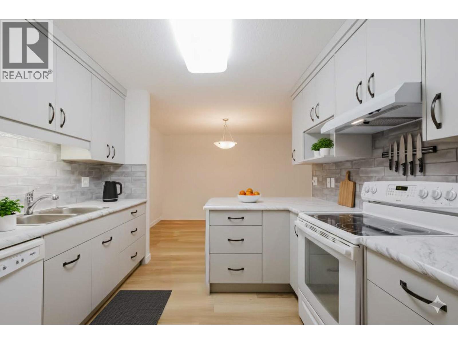 104 262 KINNEY Avenue, Penticton