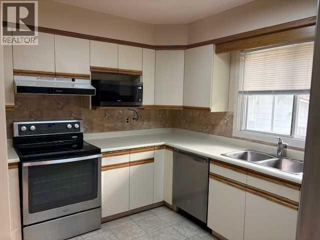 Single Family House 4 Level for Sale in   Avenue S Victoria Park Lethbridge 