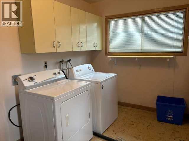 Single Family House 4 Level for Sale in   Avenue S Victoria Park Lethbridge 