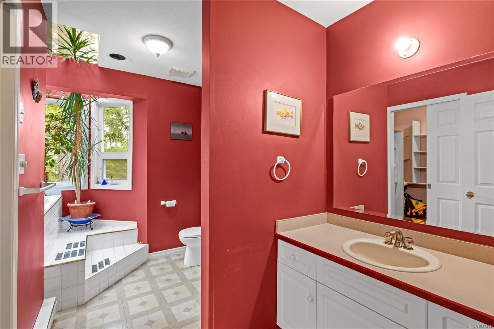 2869 Hemlock Dr, Nanoose Bay