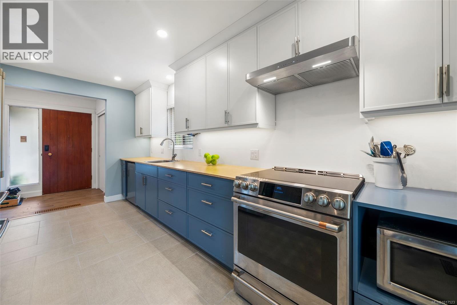 1296 Garkil Road, Saanich