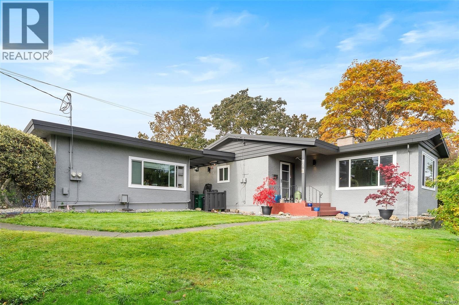 1296 Garkil Road, Saanich