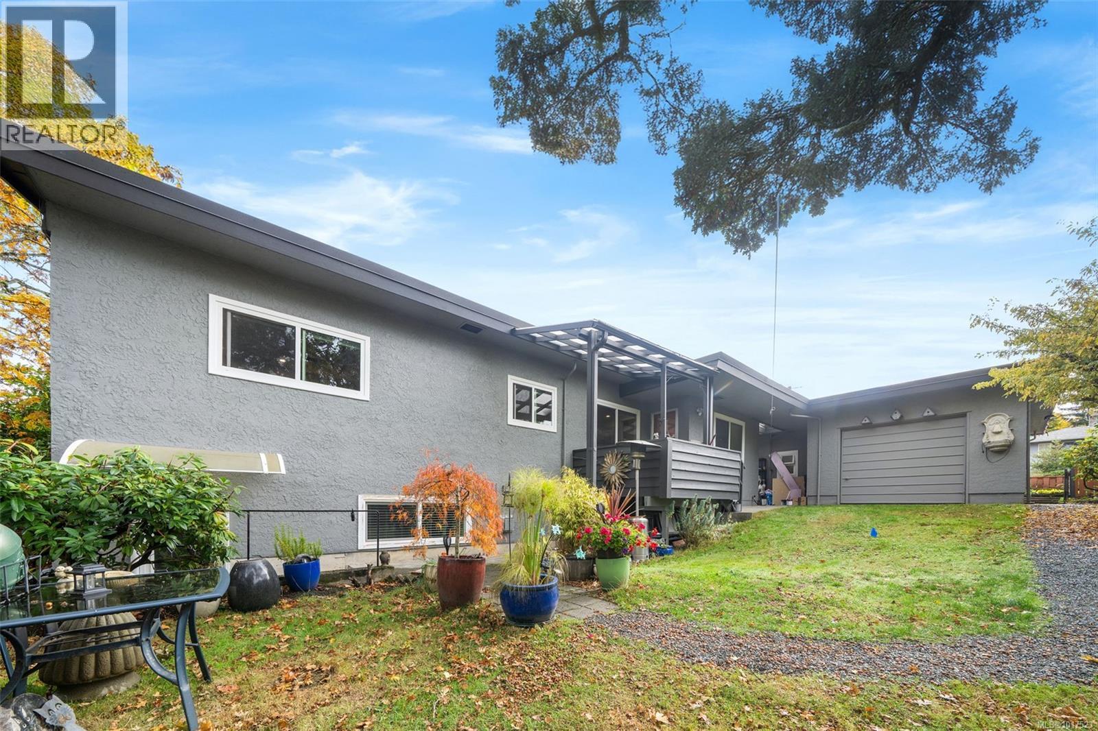 1296 Garkil Road, Saanich