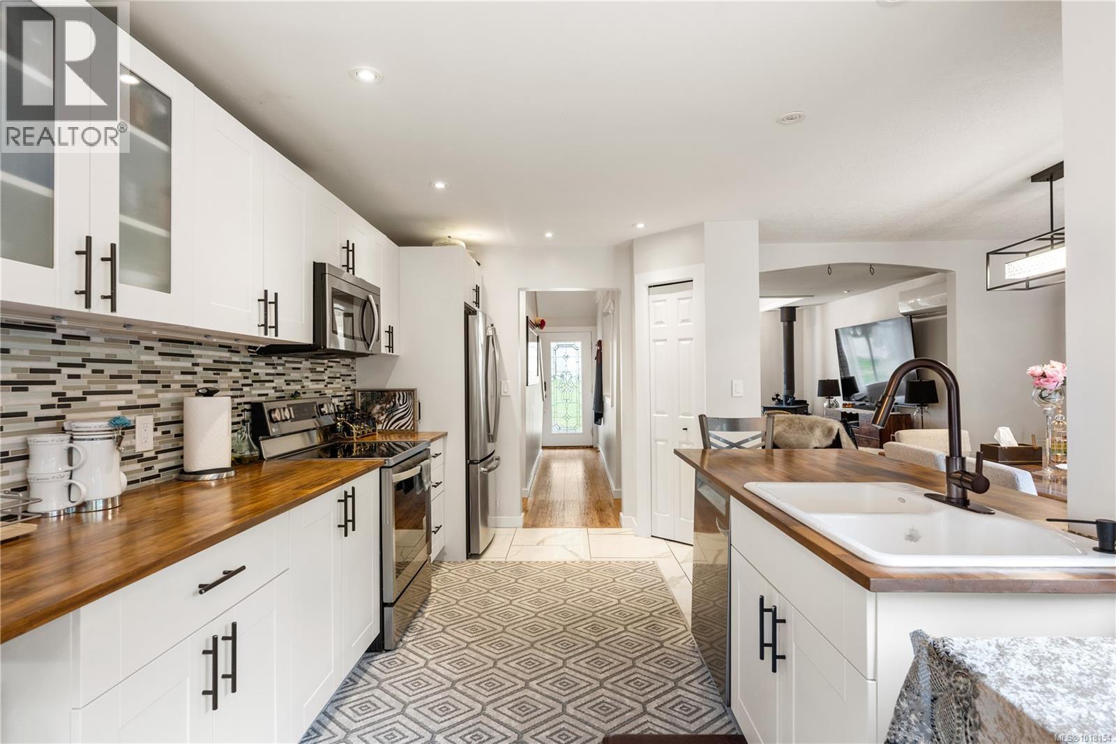 5839 Blythwood Rd, Sooke