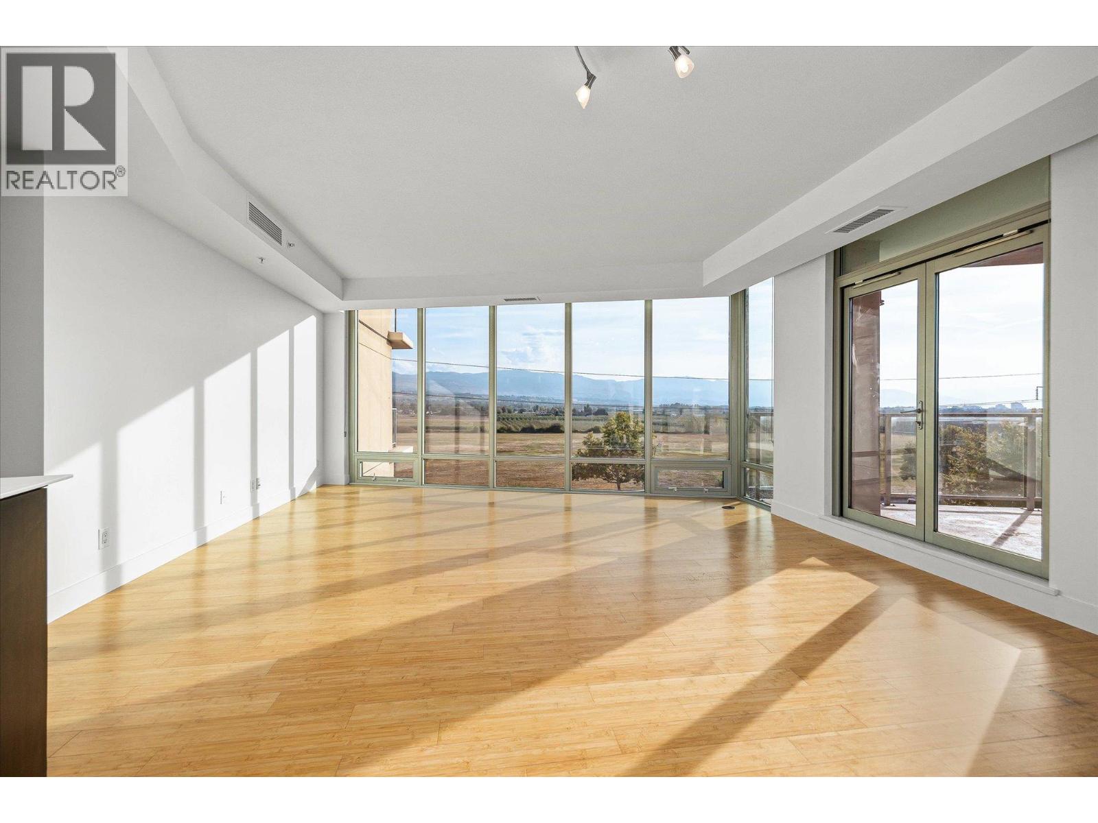 401 2040 Springfield Road, Kelowna