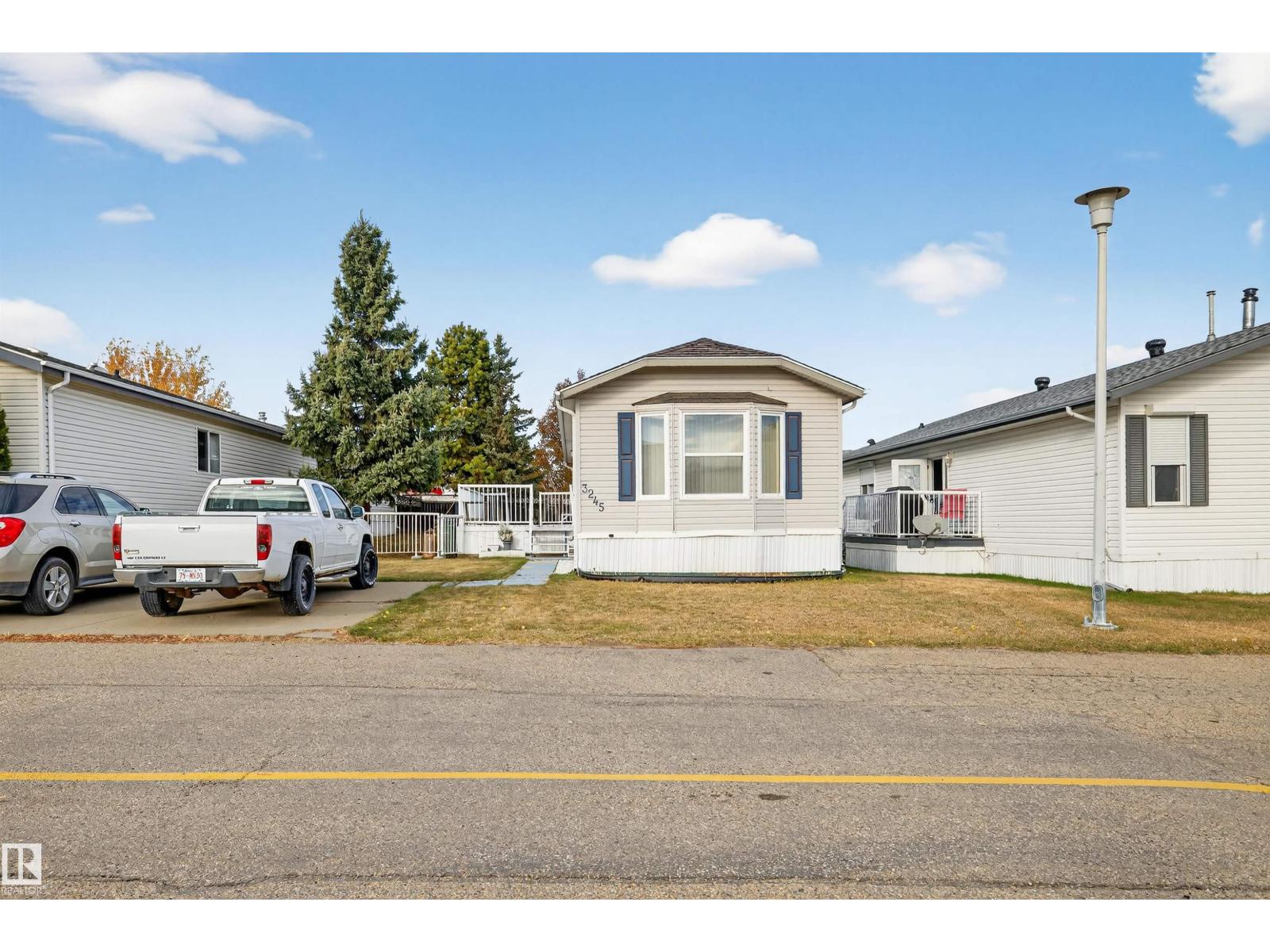 3245 Lakewood CL NW, Edmonton