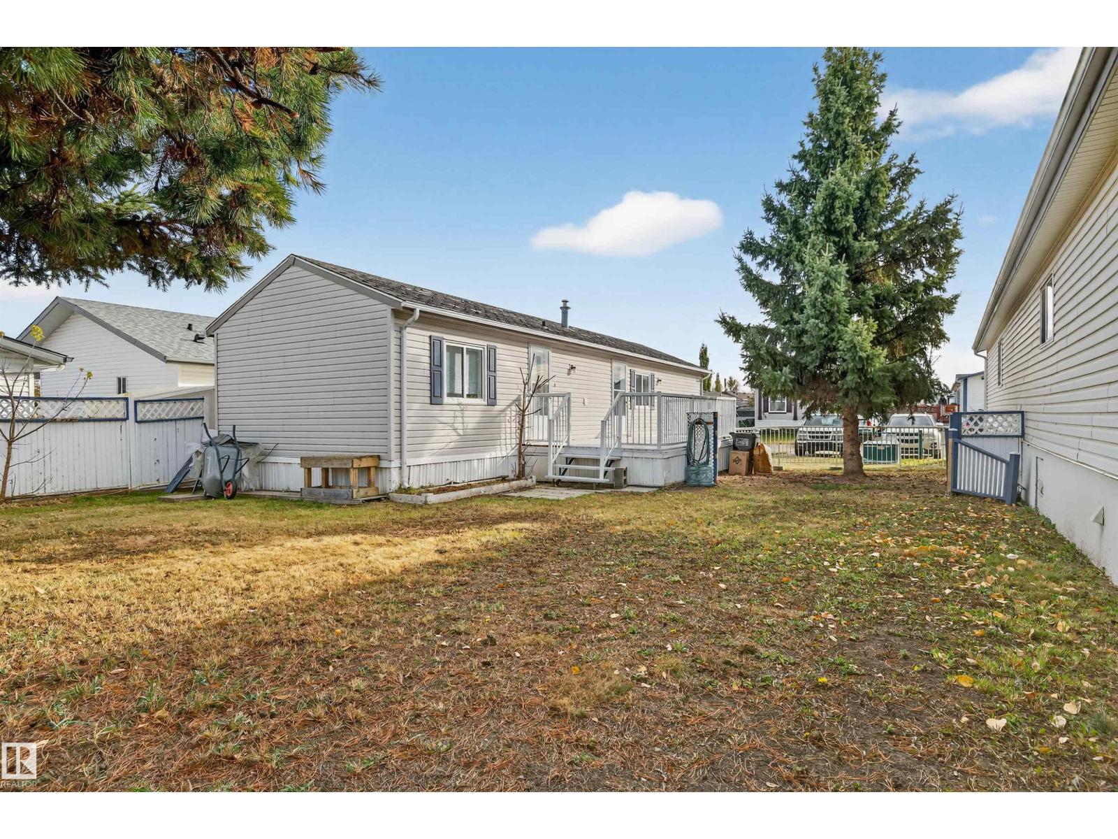 3245 Lakewood CL NW, Edmonton