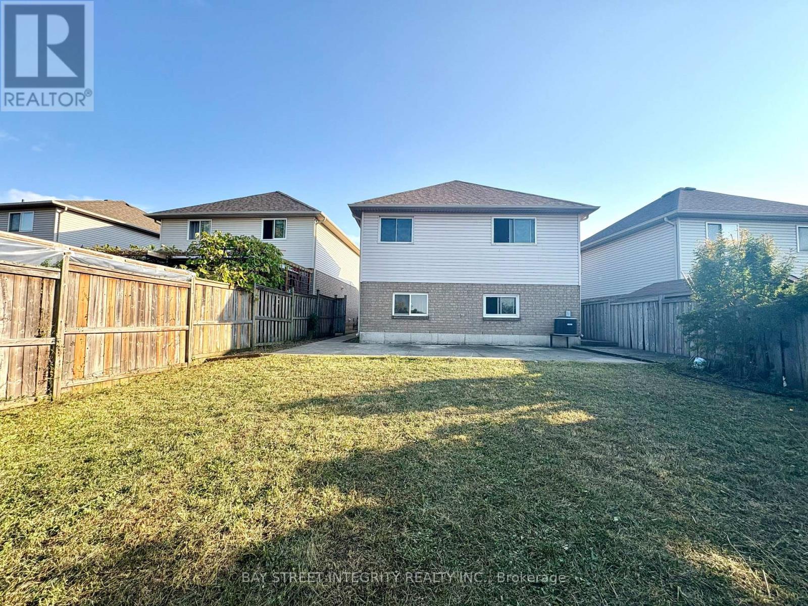 Single Family House for Sale in  BRIAROSE PLACE Hamilton (Mountview) 