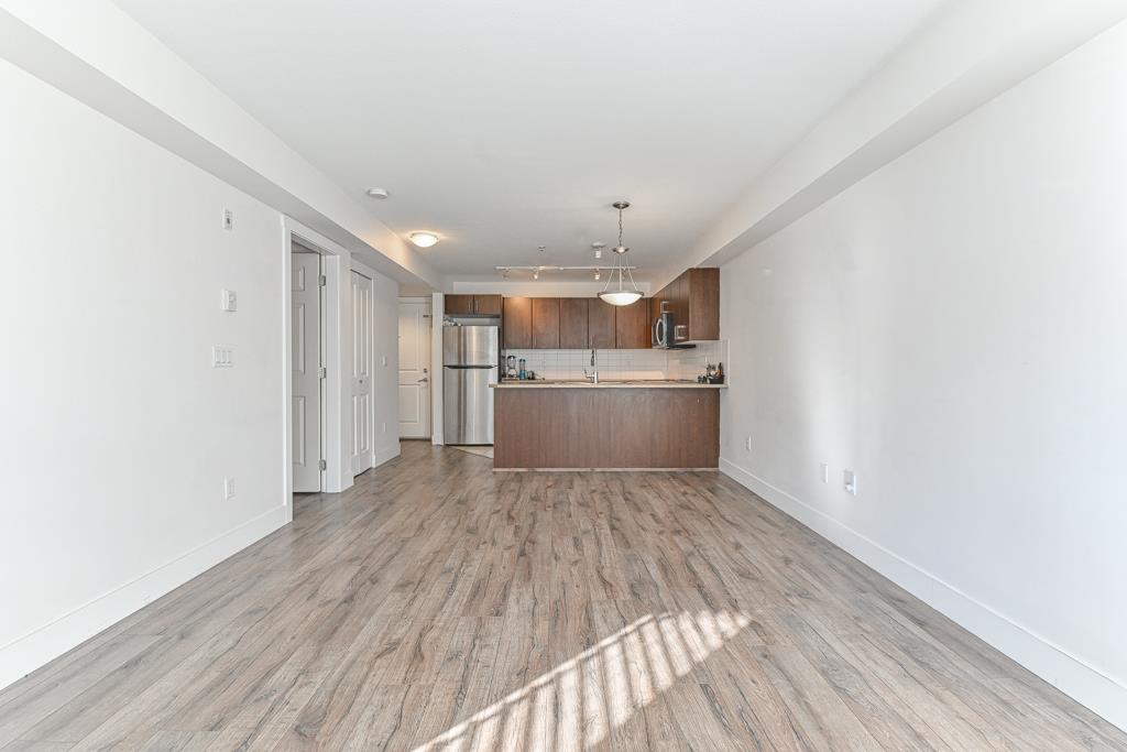 215 45567 YALE ROAD, Chilliwack Proper South