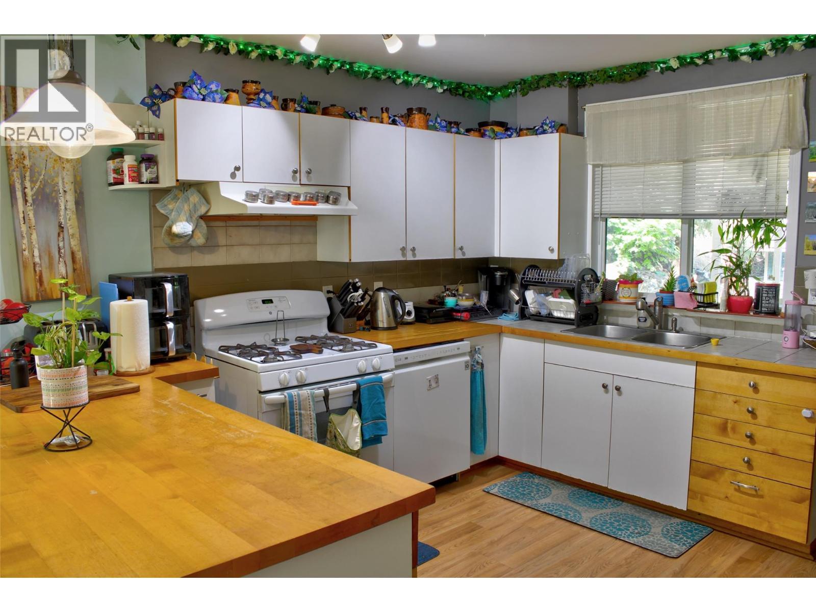 1134 Thompson Avenue, Chase