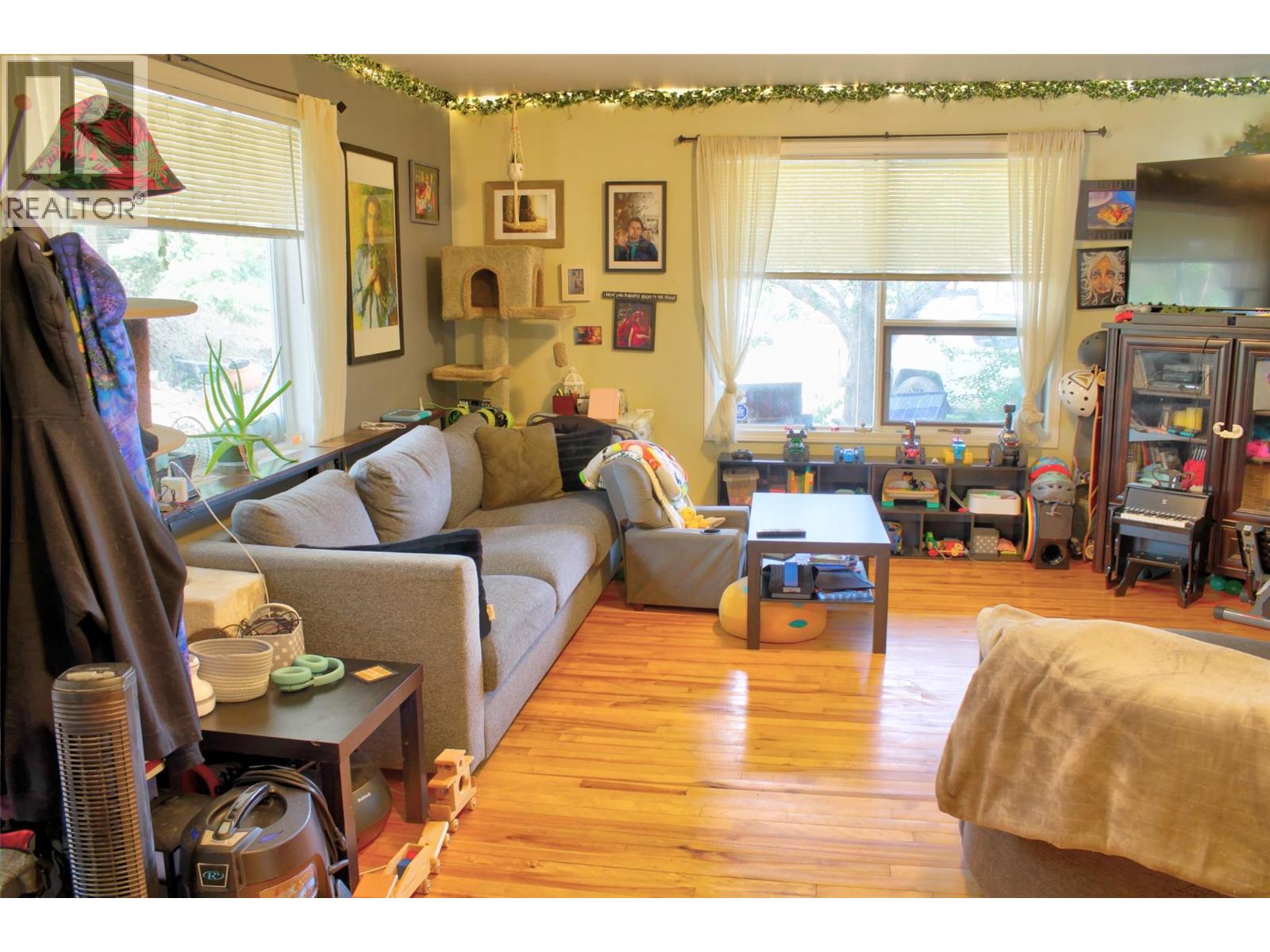 1134 Thompson Avenue, Chase