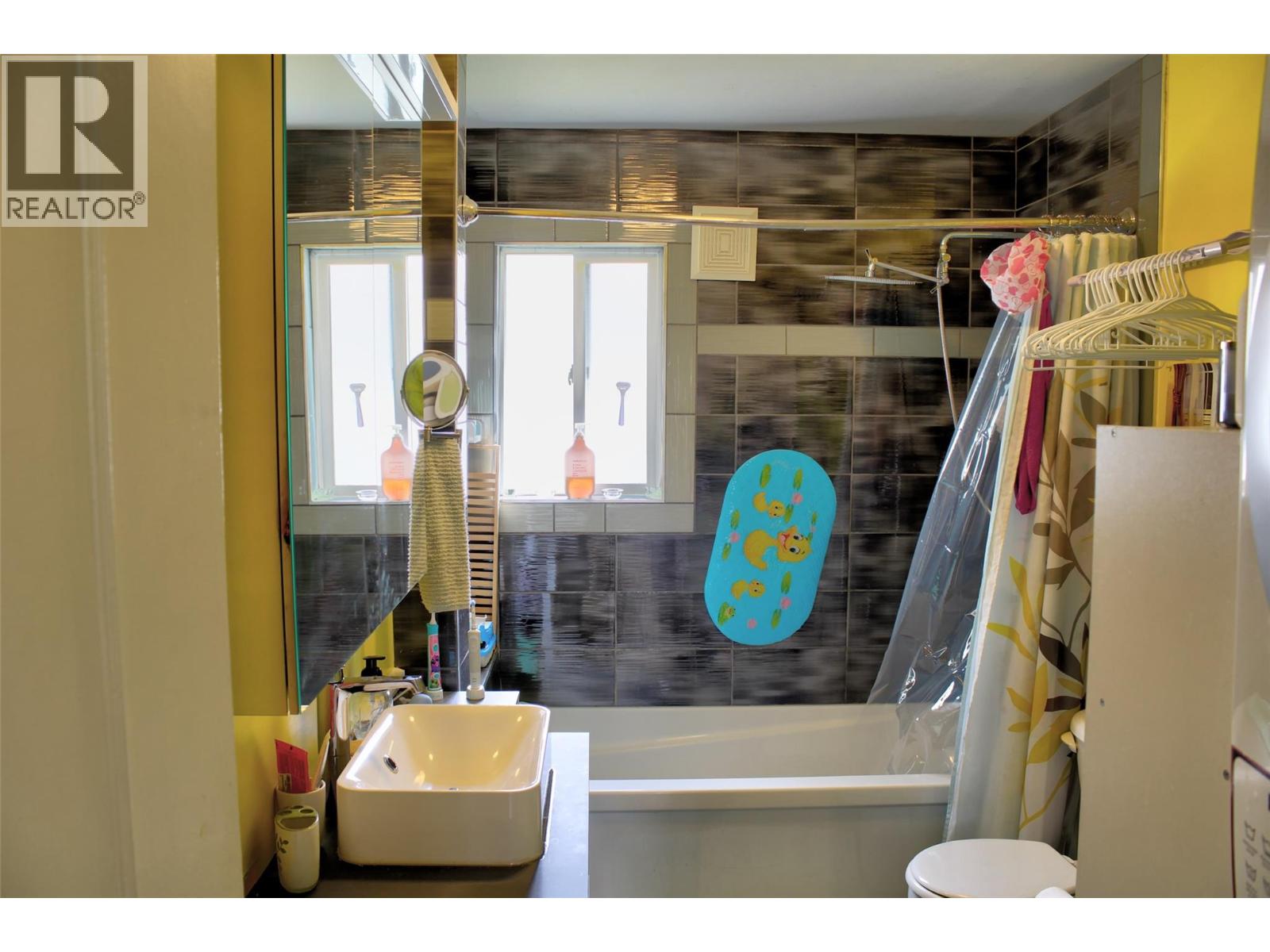 1134 Thompson Avenue, Chase