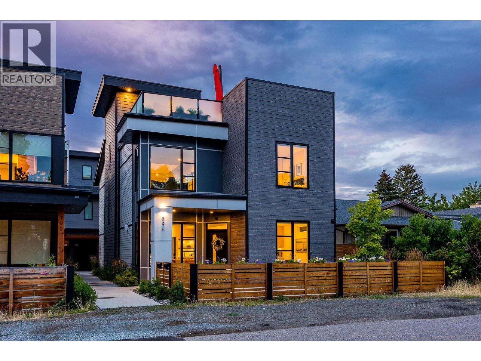  796 Wardlaw Avenue, Kelowna