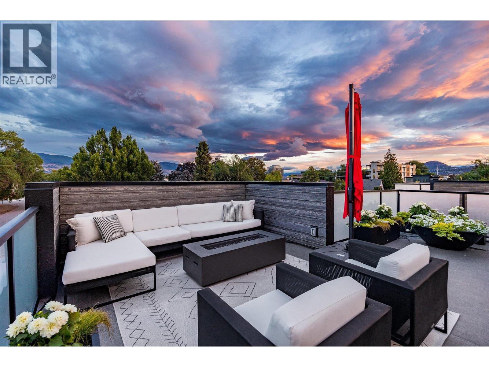  796 Wardlaw Avenue, Kelowna