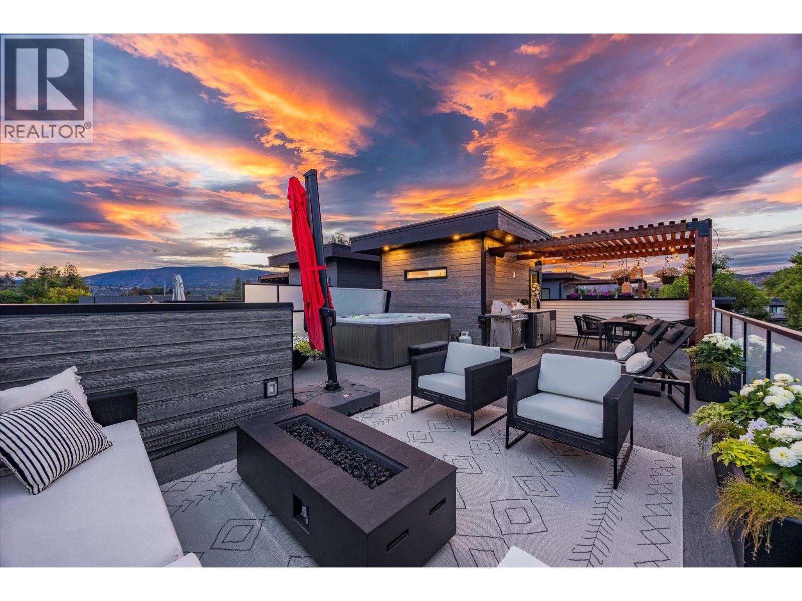  796 Wardlaw Avenue, Kelowna