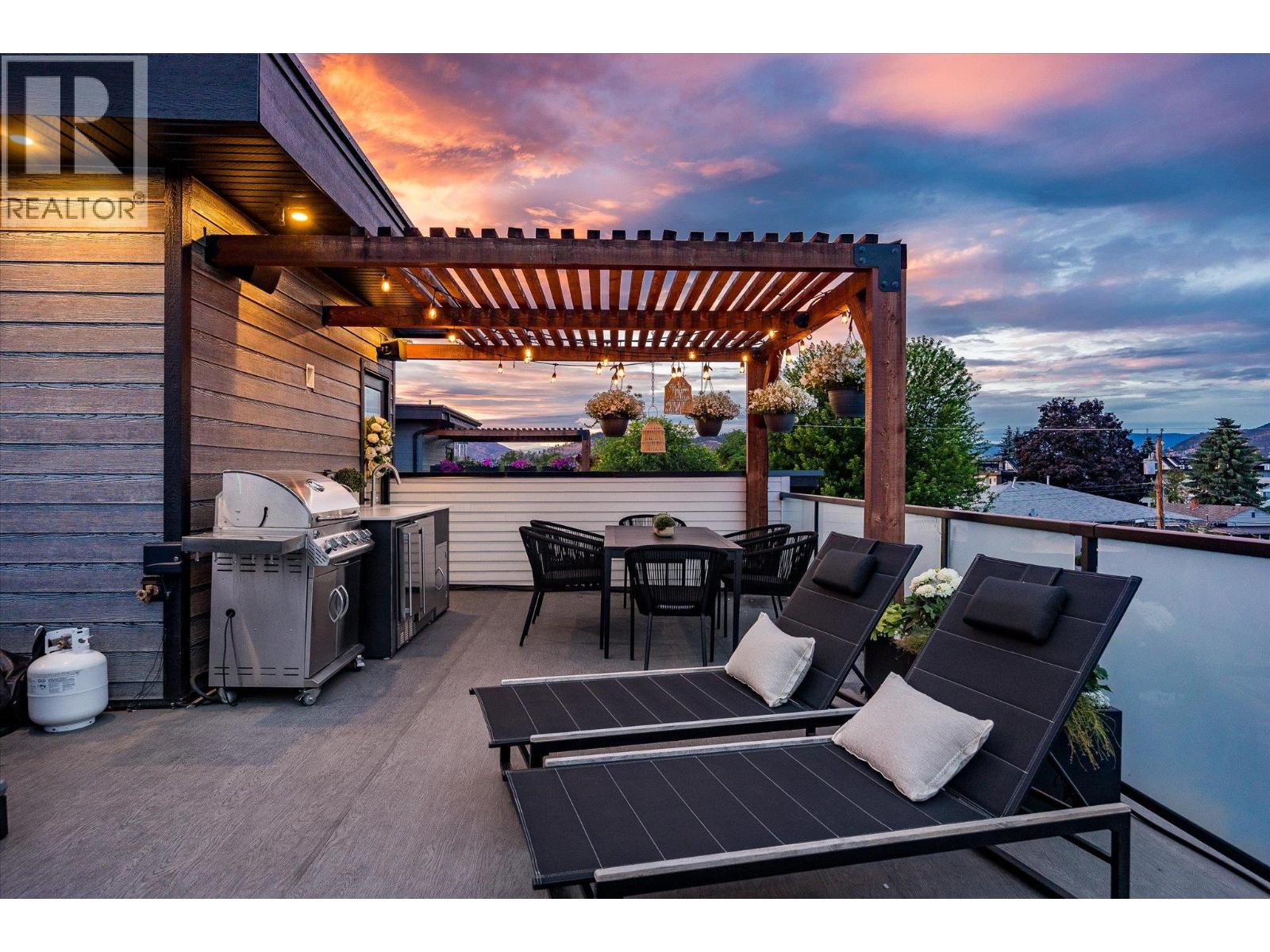  796 Wardlaw Avenue, Kelowna