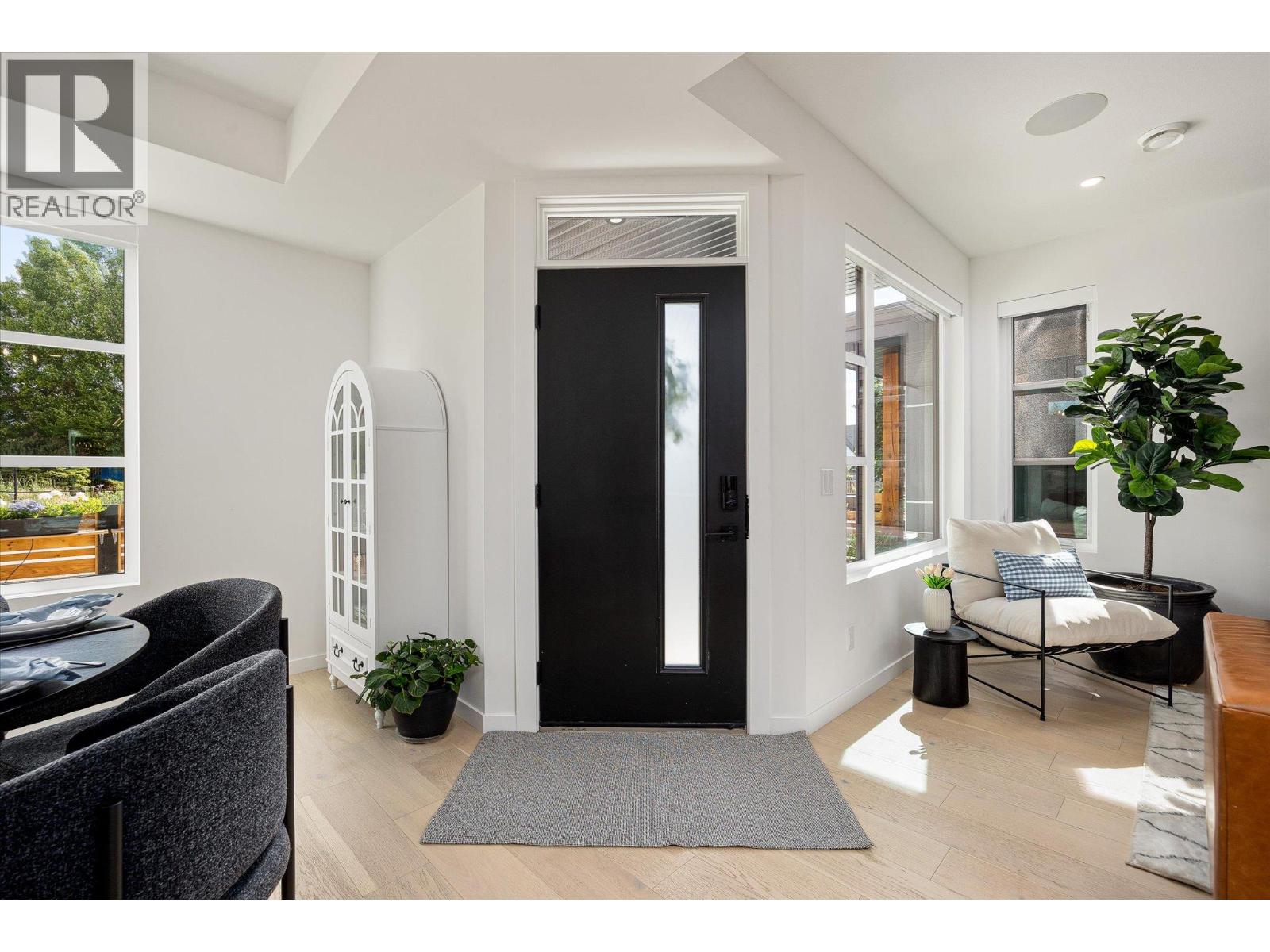  796 Wardlaw Avenue, Kelowna