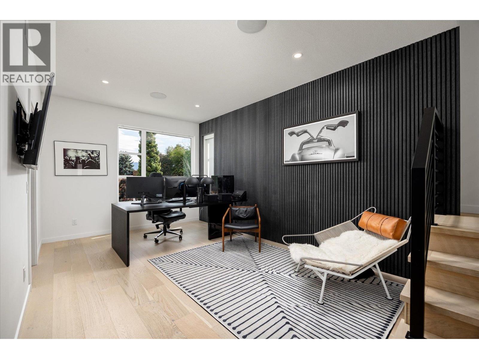  796 Wardlaw Avenue, Kelowna