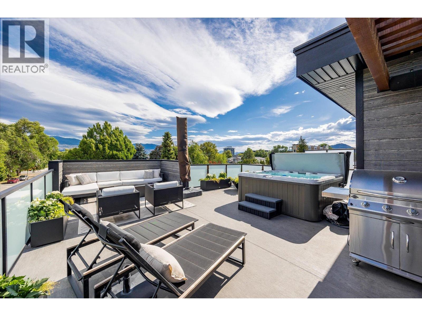  796 Wardlaw Avenue, Kelowna