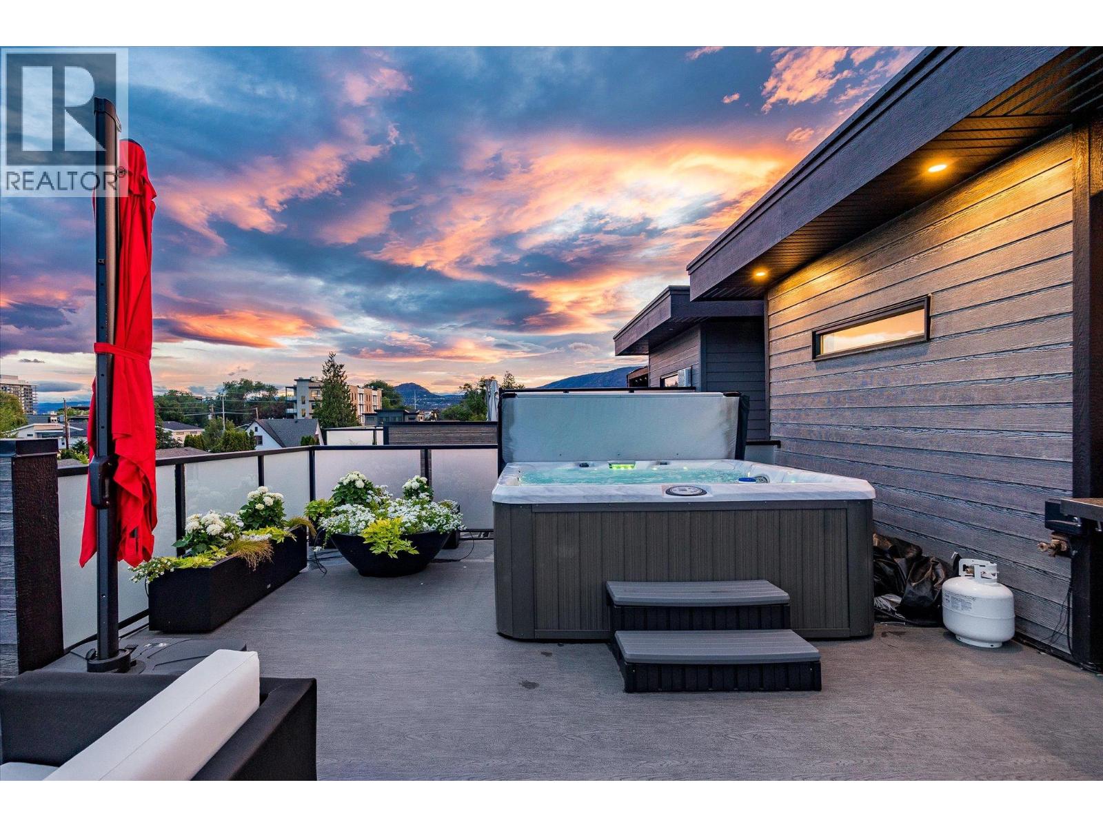  796 Wardlaw Avenue, Kelowna