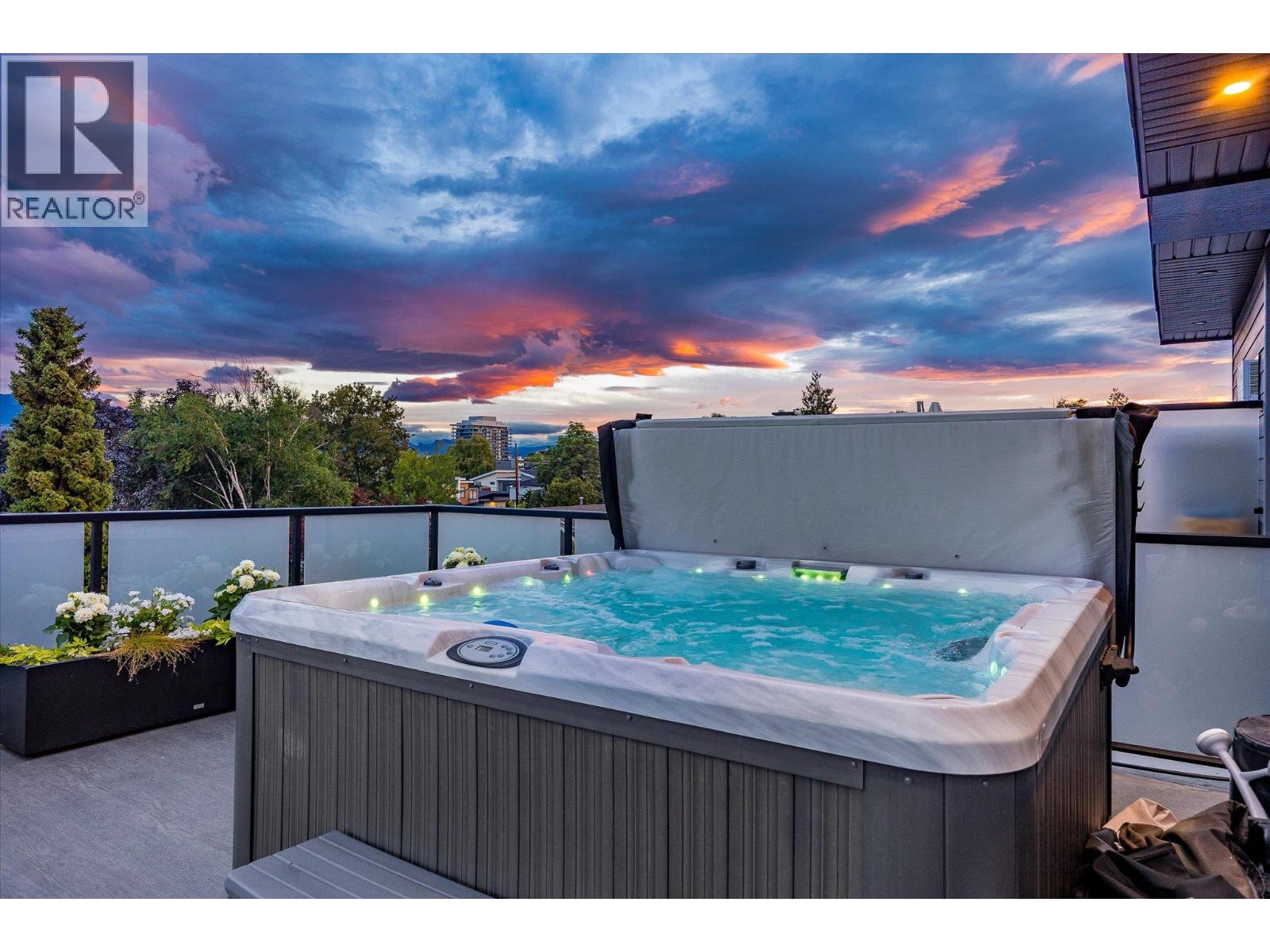  796 Wardlaw Avenue, Kelowna