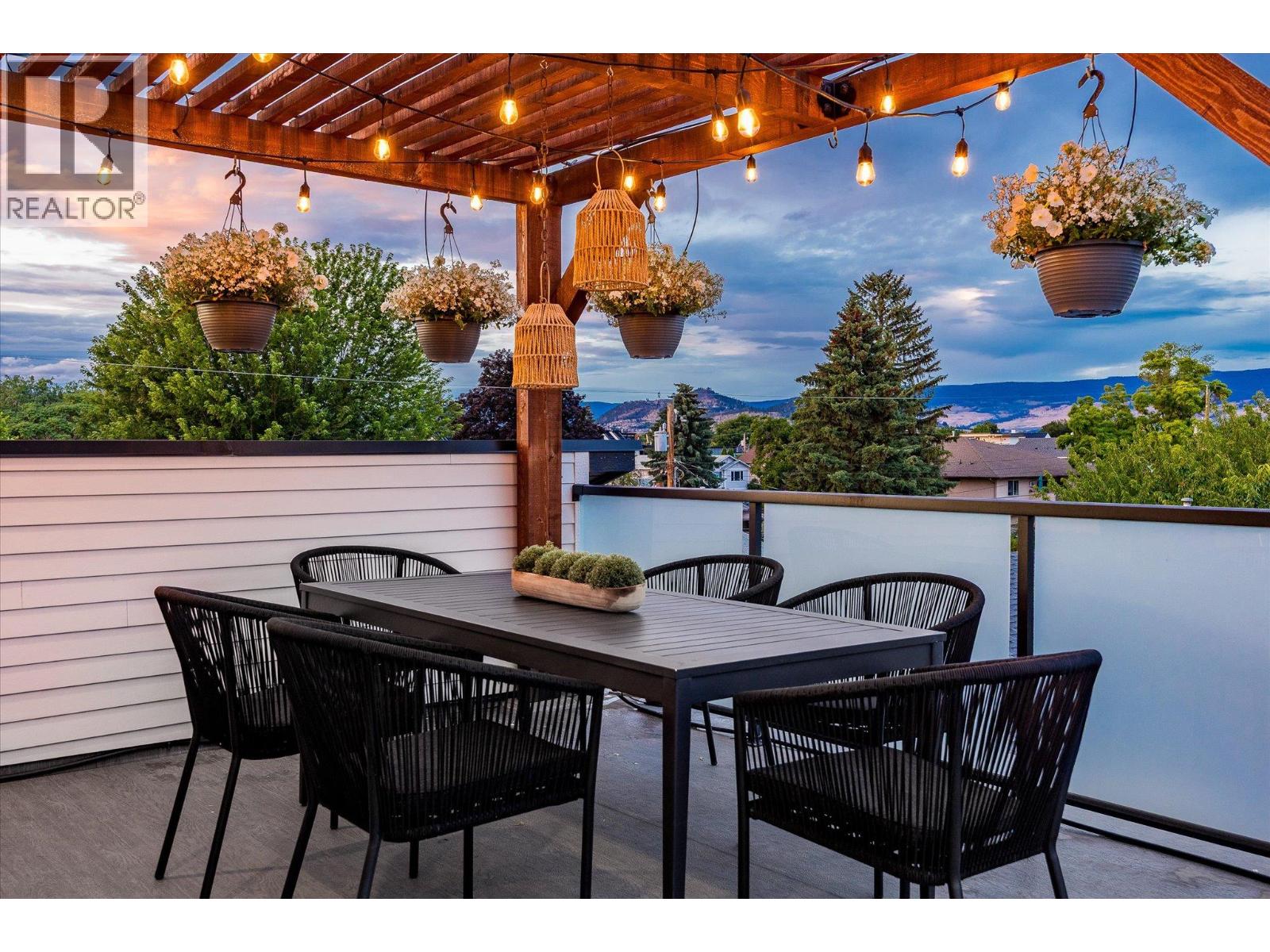  796 Wardlaw Avenue, Kelowna