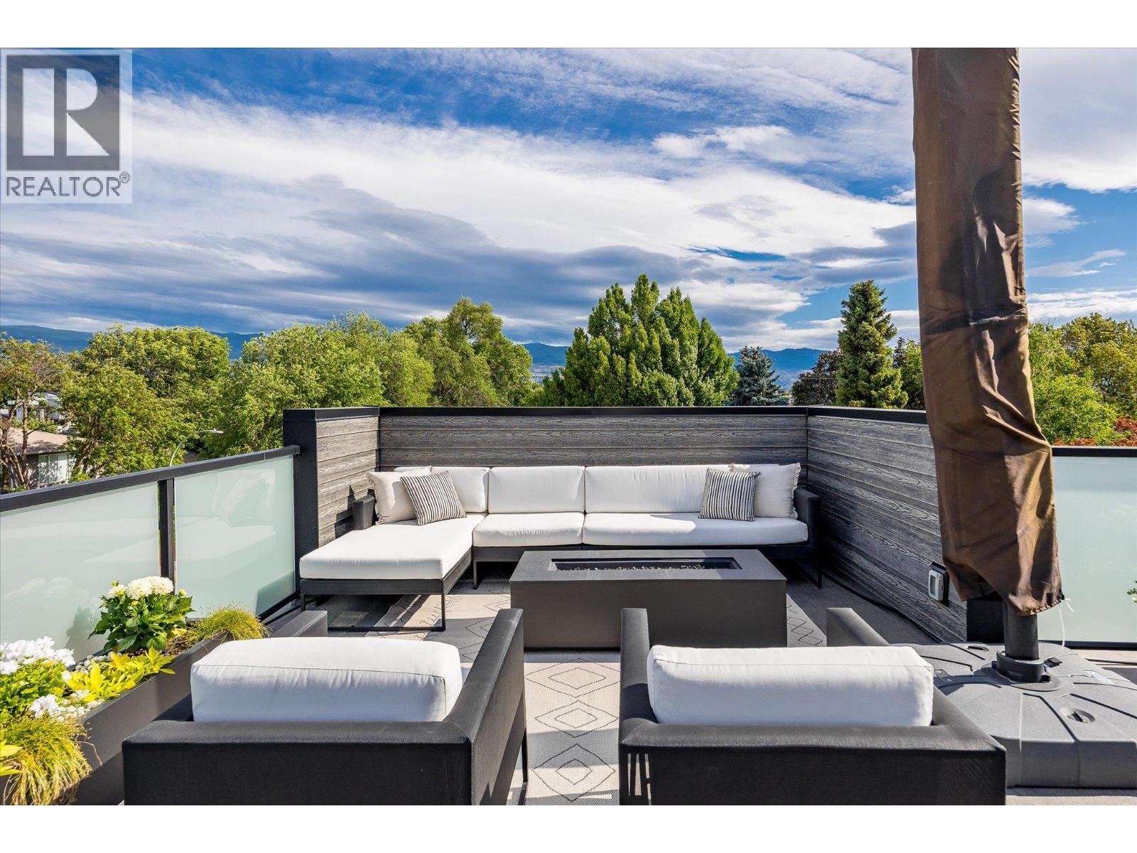  796 Wardlaw Avenue, Kelowna