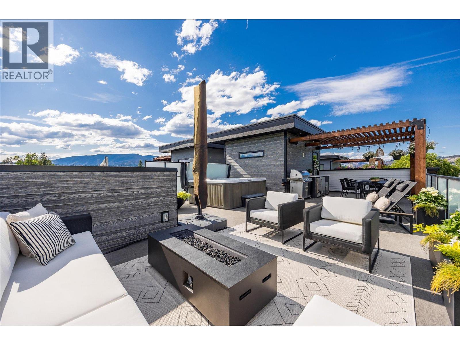  796 Wardlaw Avenue, Kelowna
