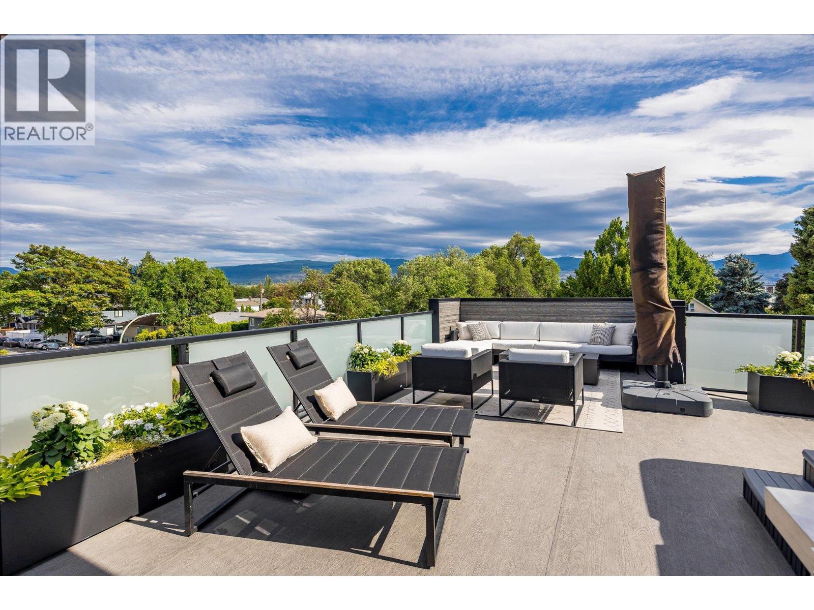  796 Wardlaw Avenue, Kelowna