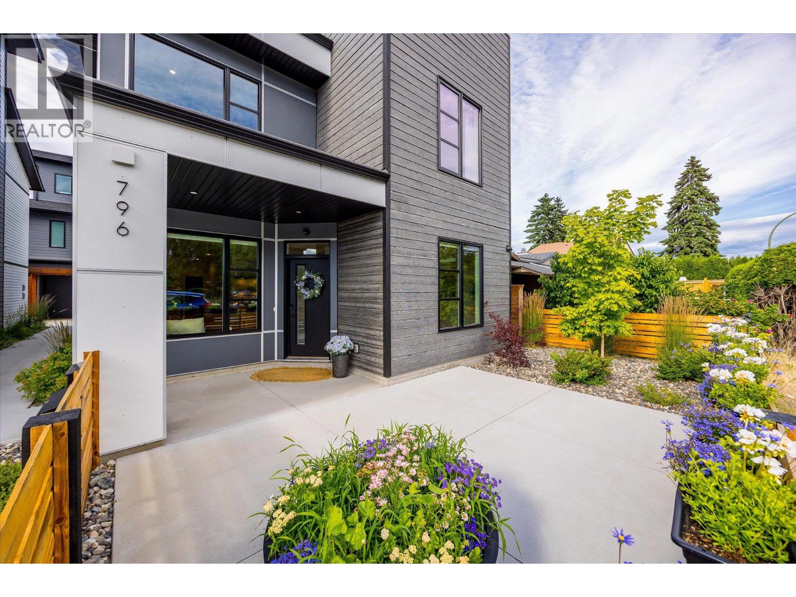  796 Wardlaw Avenue, Kelowna