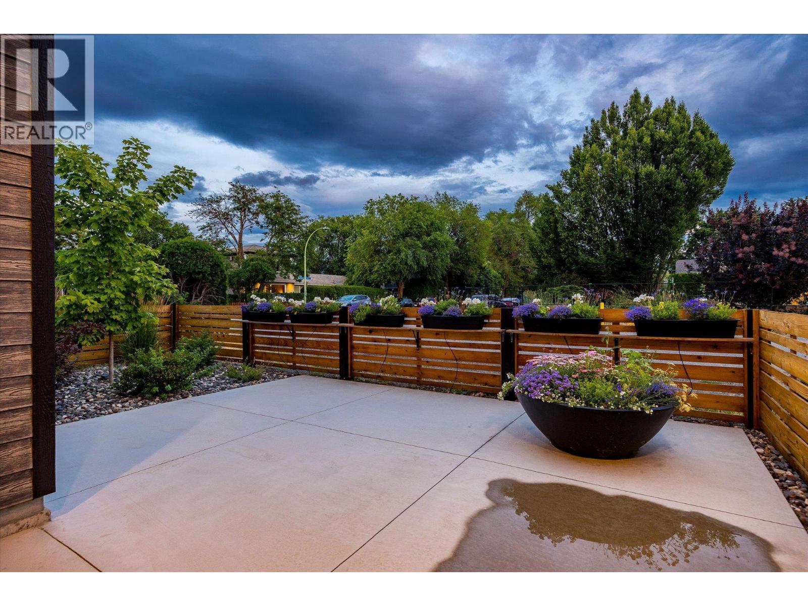  796 Wardlaw Avenue, Kelowna