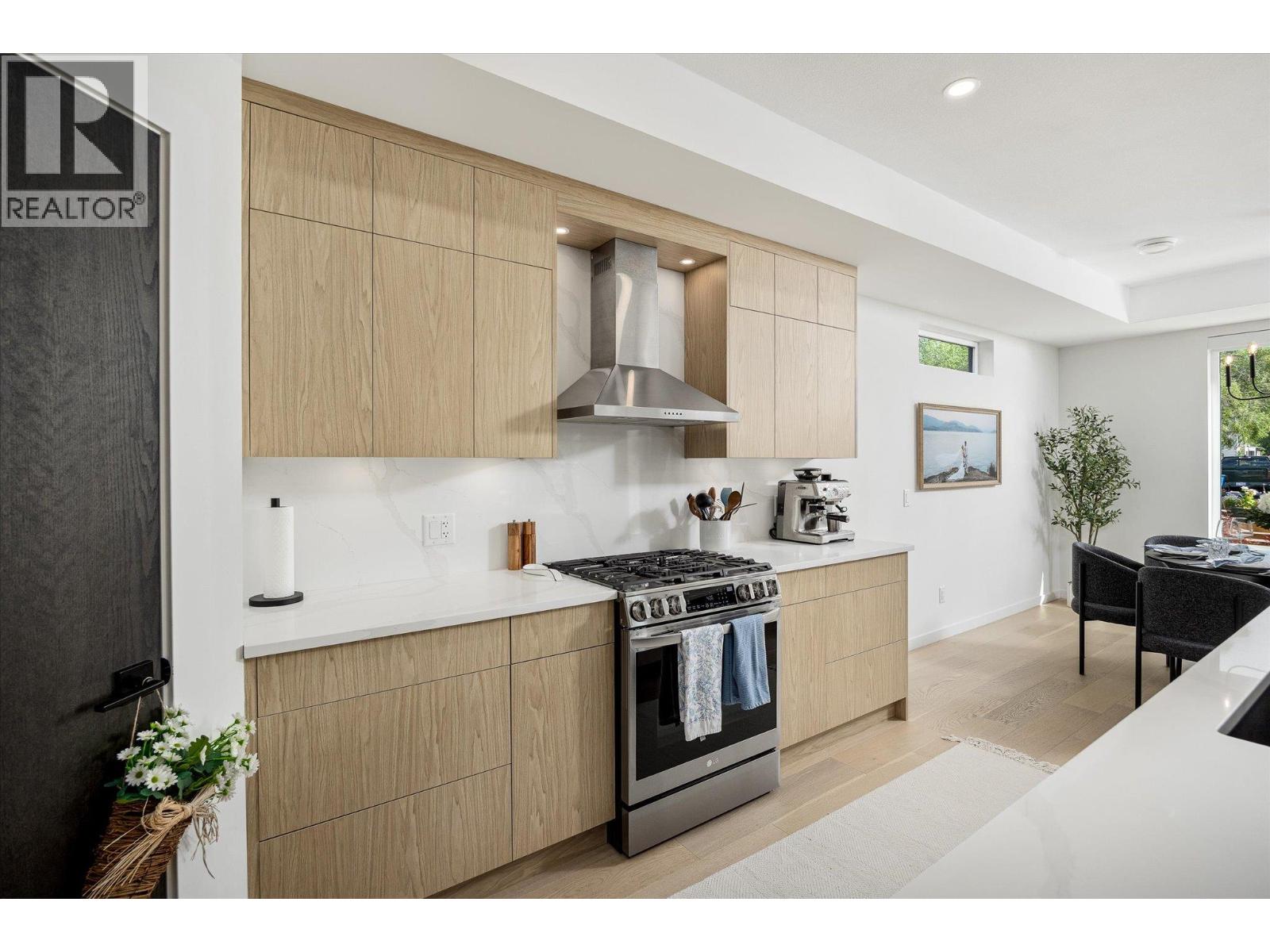  796 Wardlaw Avenue, Kelowna