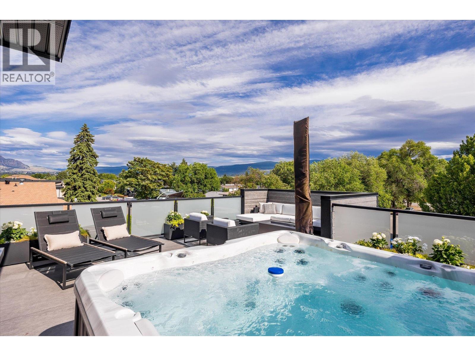  796 Wardlaw Avenue, Kelowna