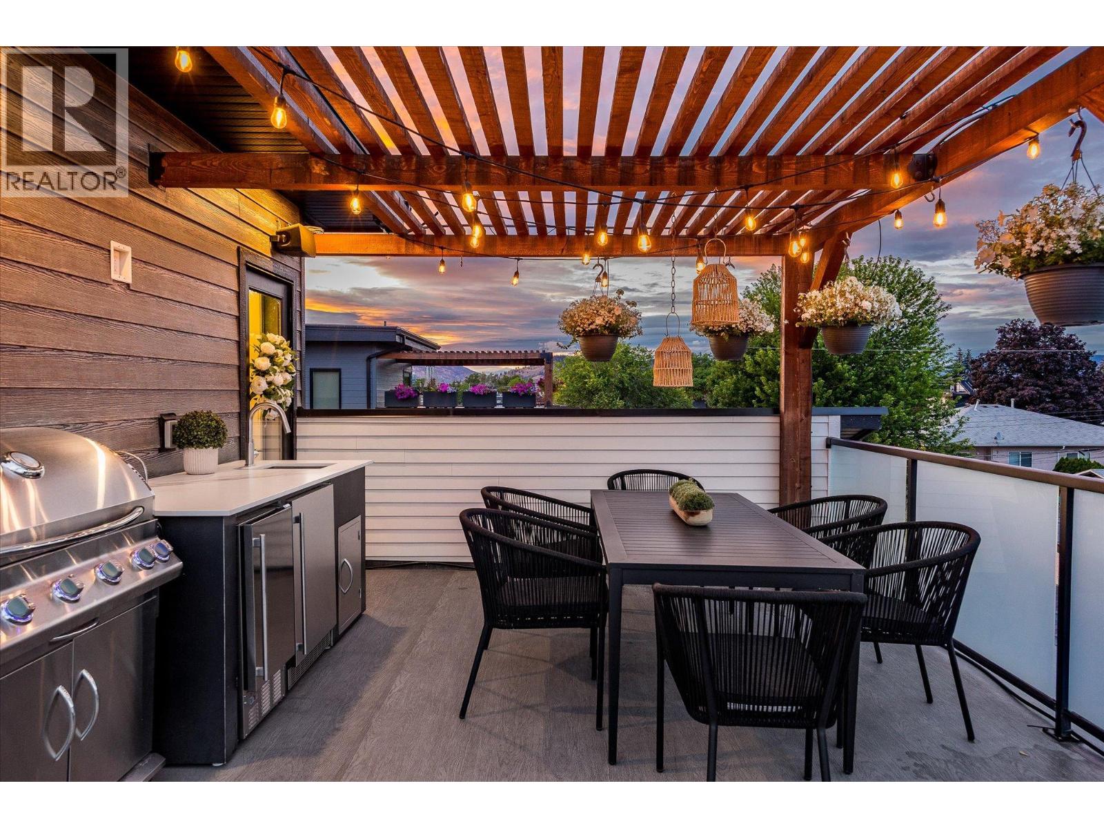  796 Wardlaw Avenue, Kelowna