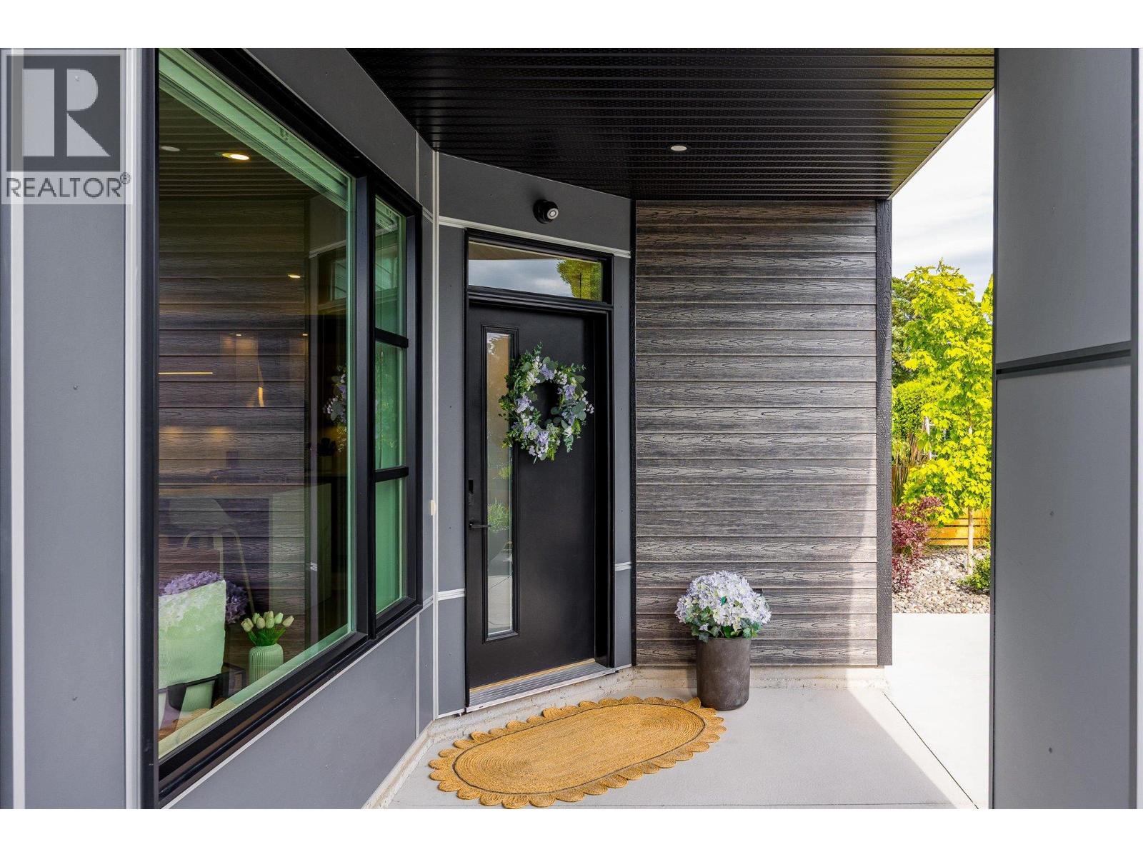  796 Wardlaw Avenue, Kelowna