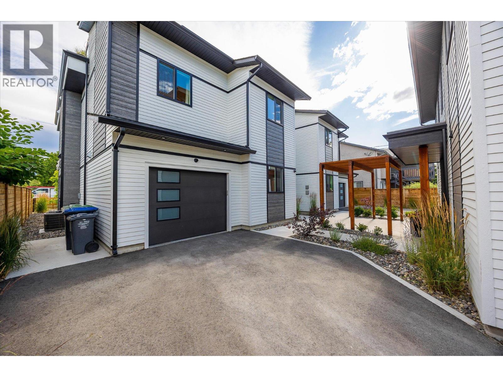  796 Wardlaw Avenue, Kelowna