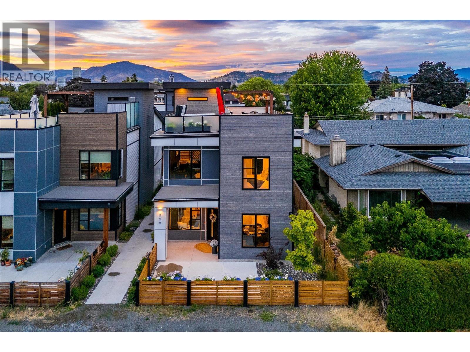  796 Wardlaw Avenue, Kelowna