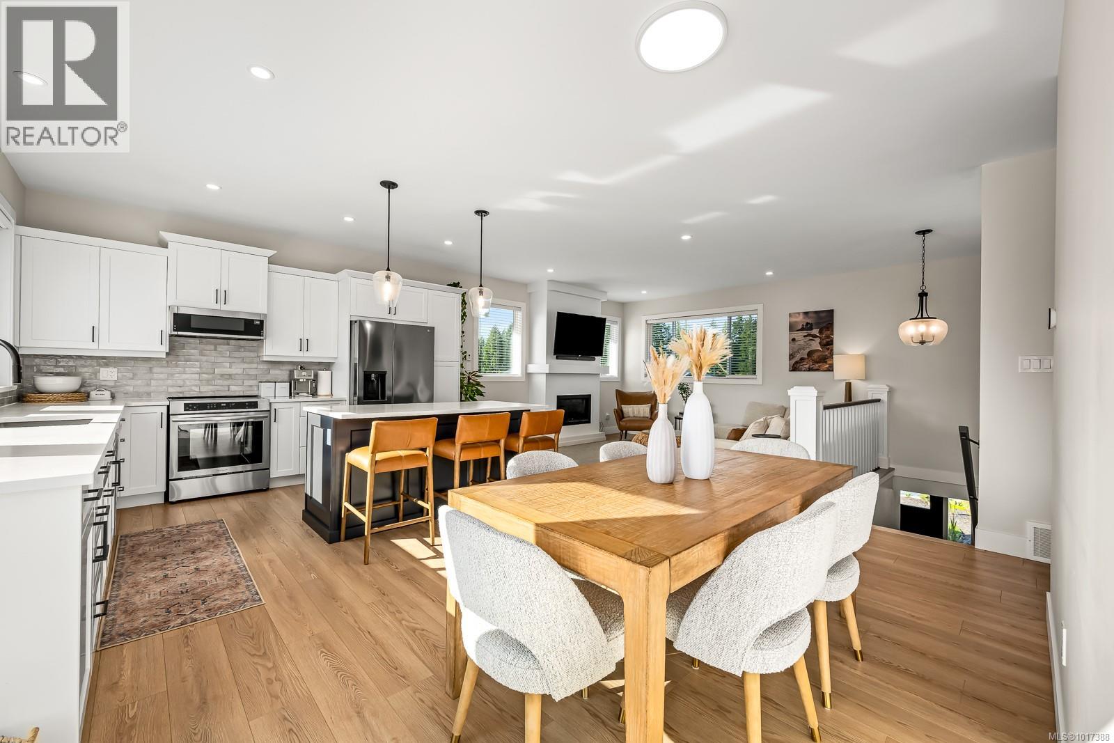 864 Grumman Pl, Comox