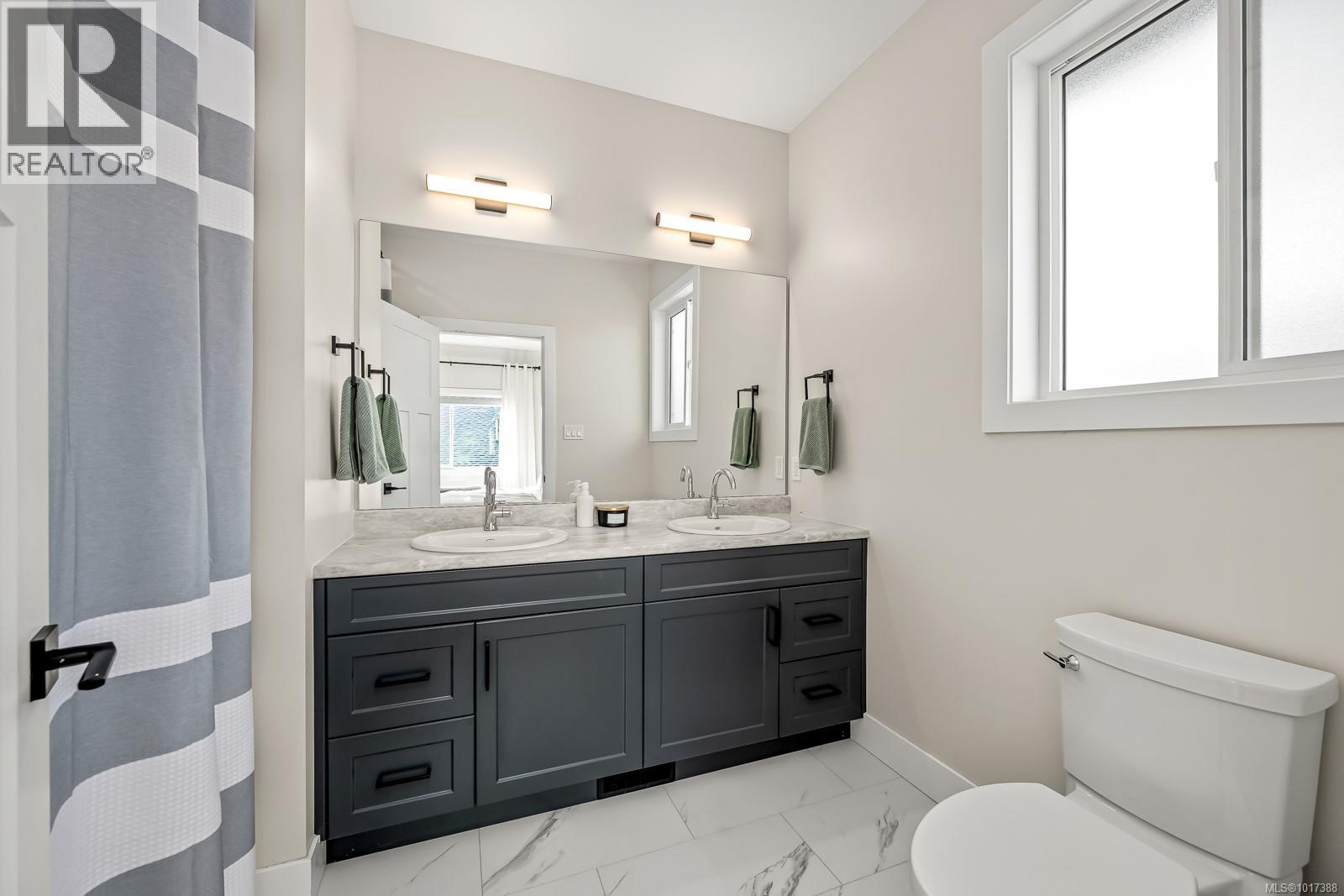 864 Grumman Pl, Comox