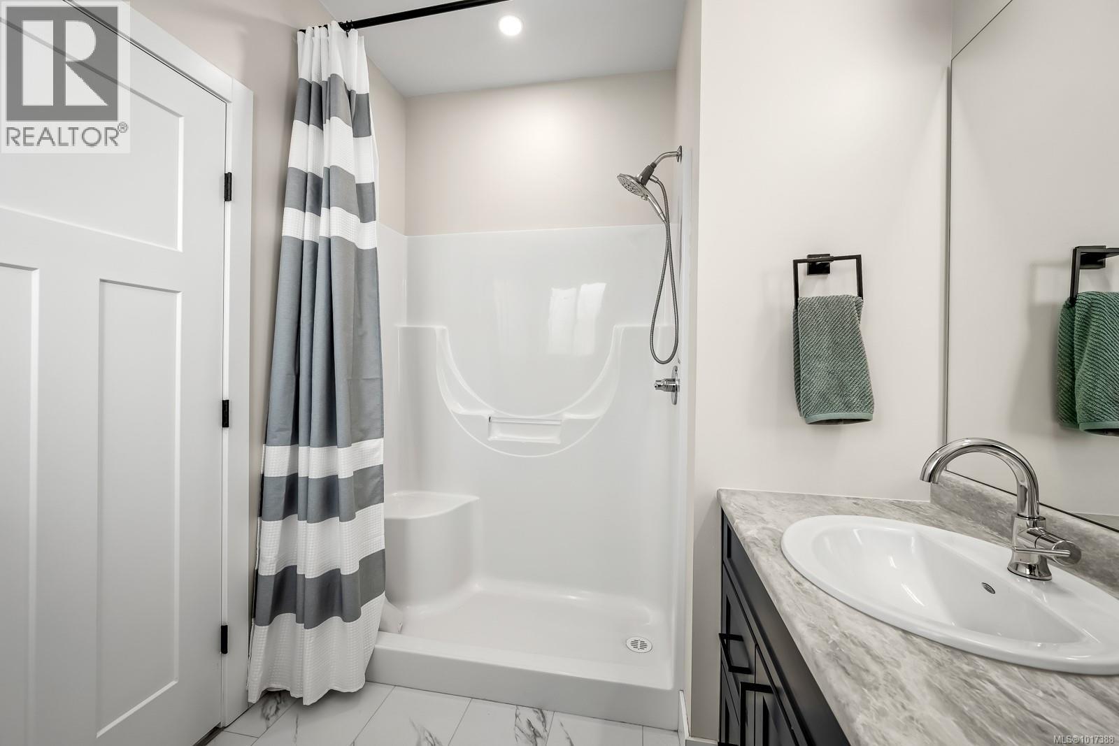 864 Grumman Pl, Comox