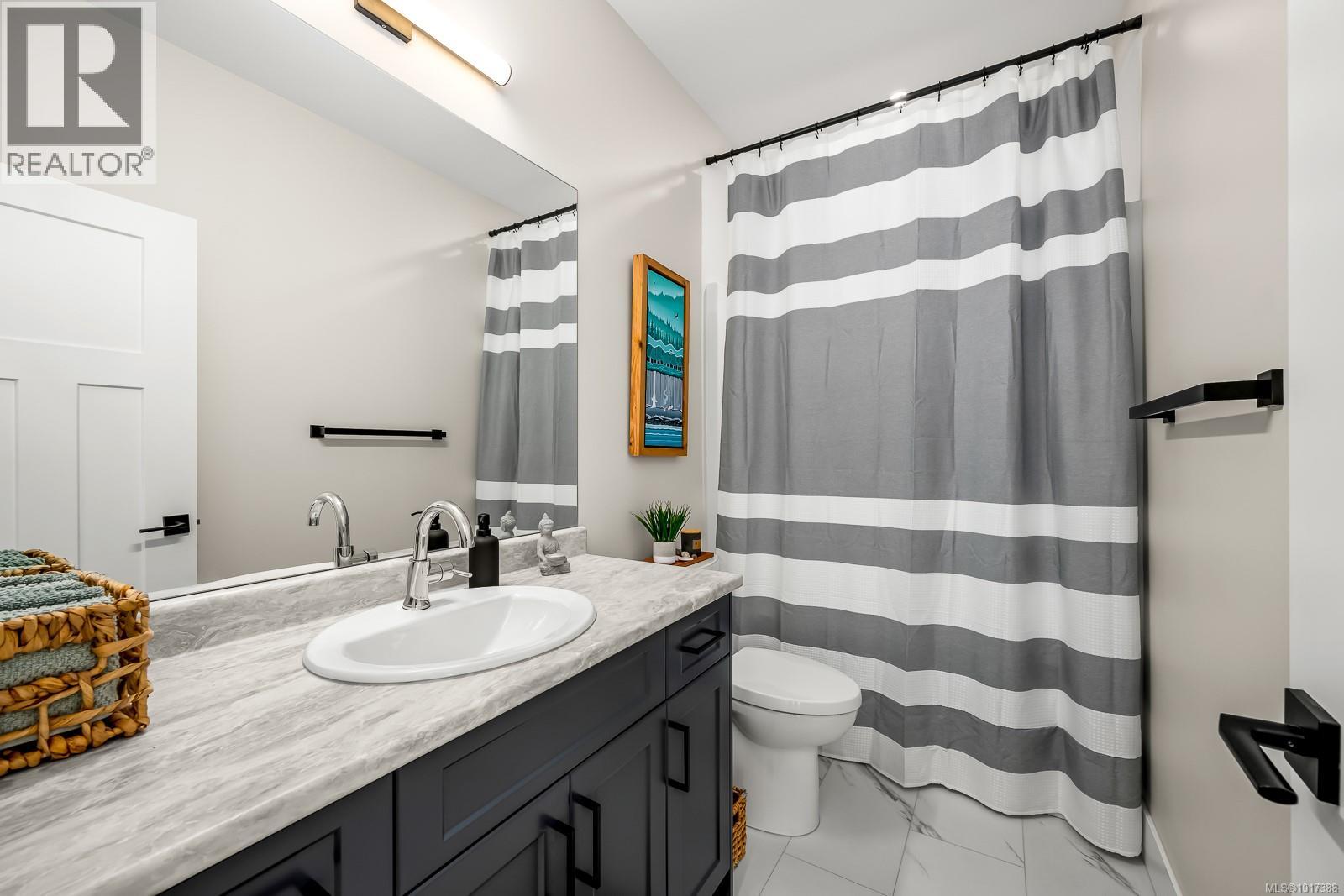 864 Grumman Pl, Comox