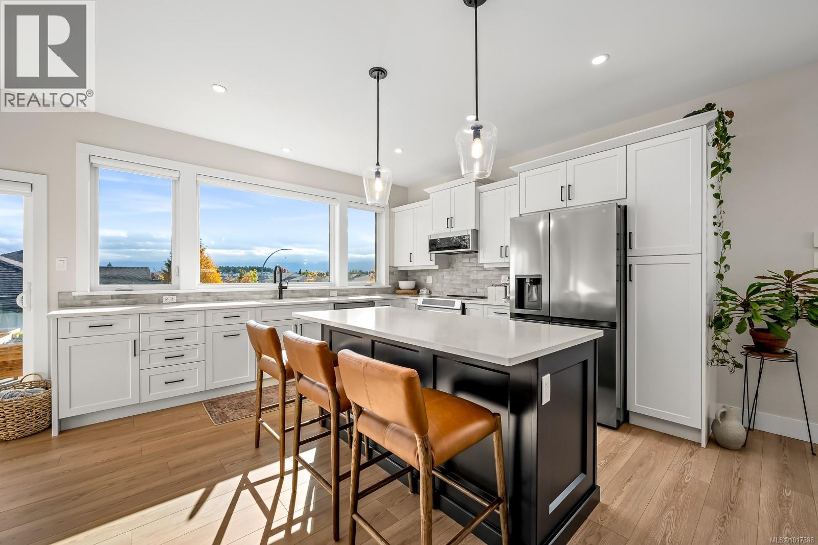 864 Grumman Pl, Comox