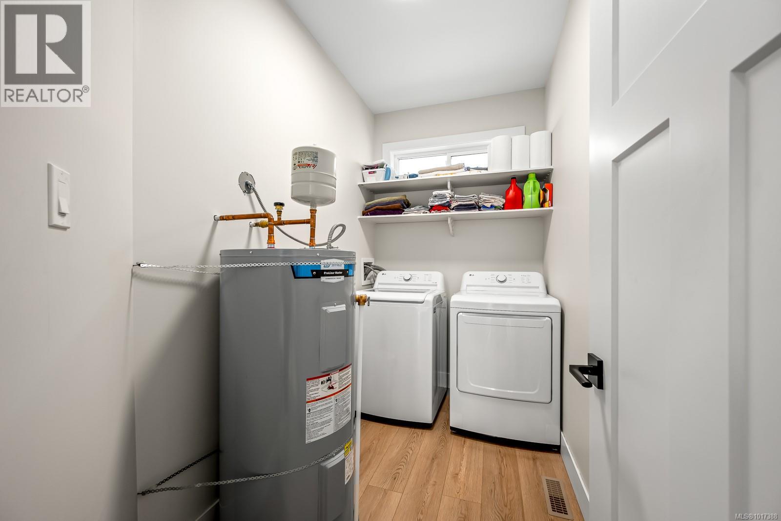 864 Grumman Pl, Comox