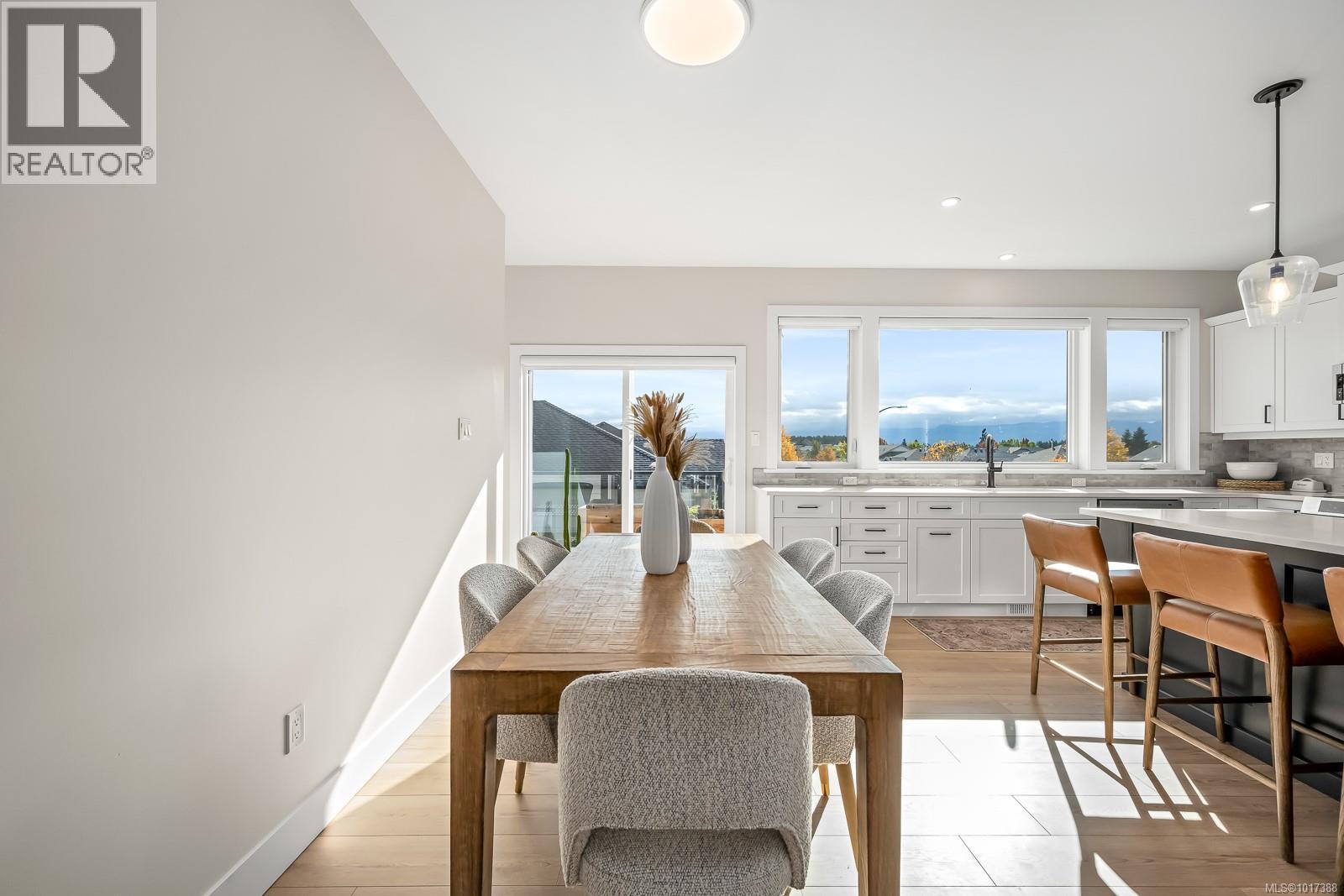 864 Grumman Pl, Comox