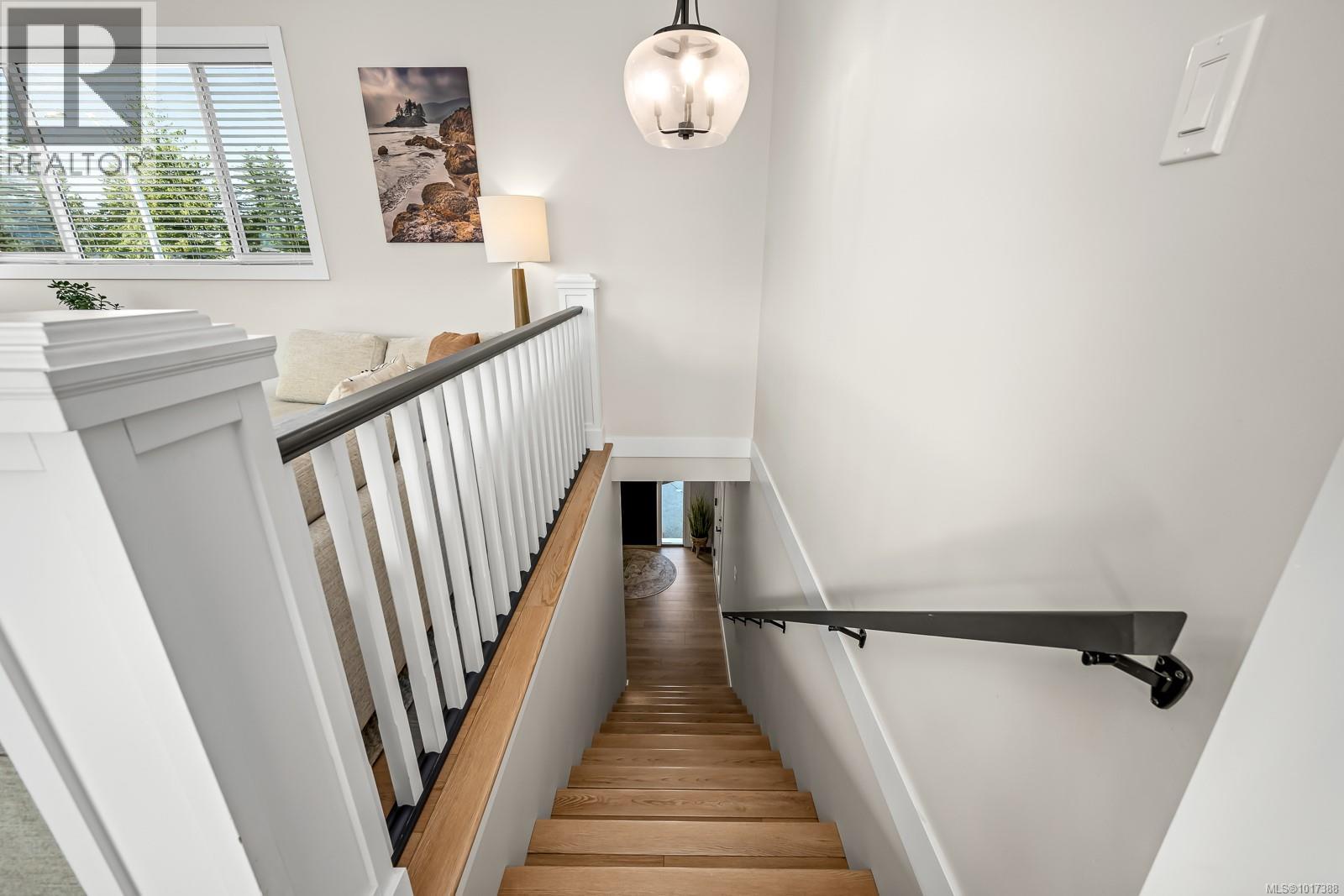 864 Grumman Pl, Comox