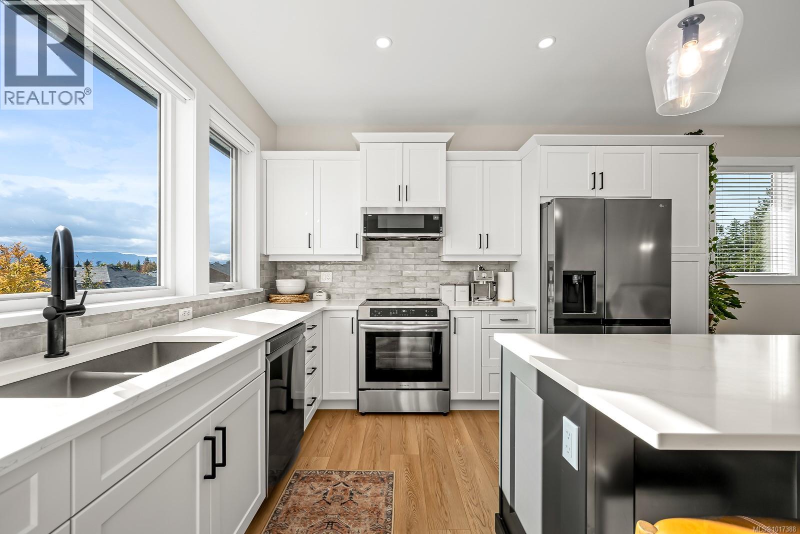 864 Grumman Pl, Comox