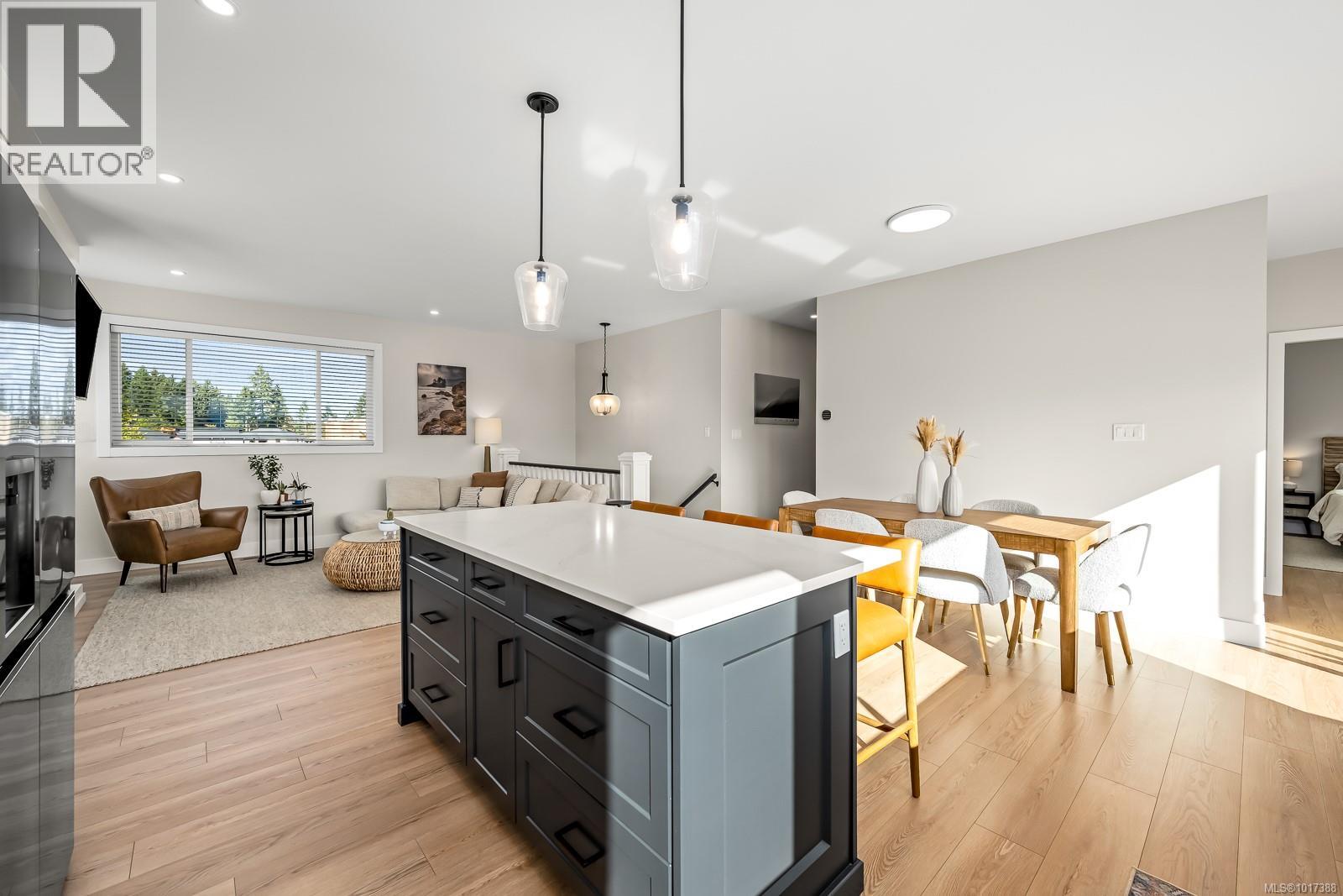 864 Grumman Pl, Comox