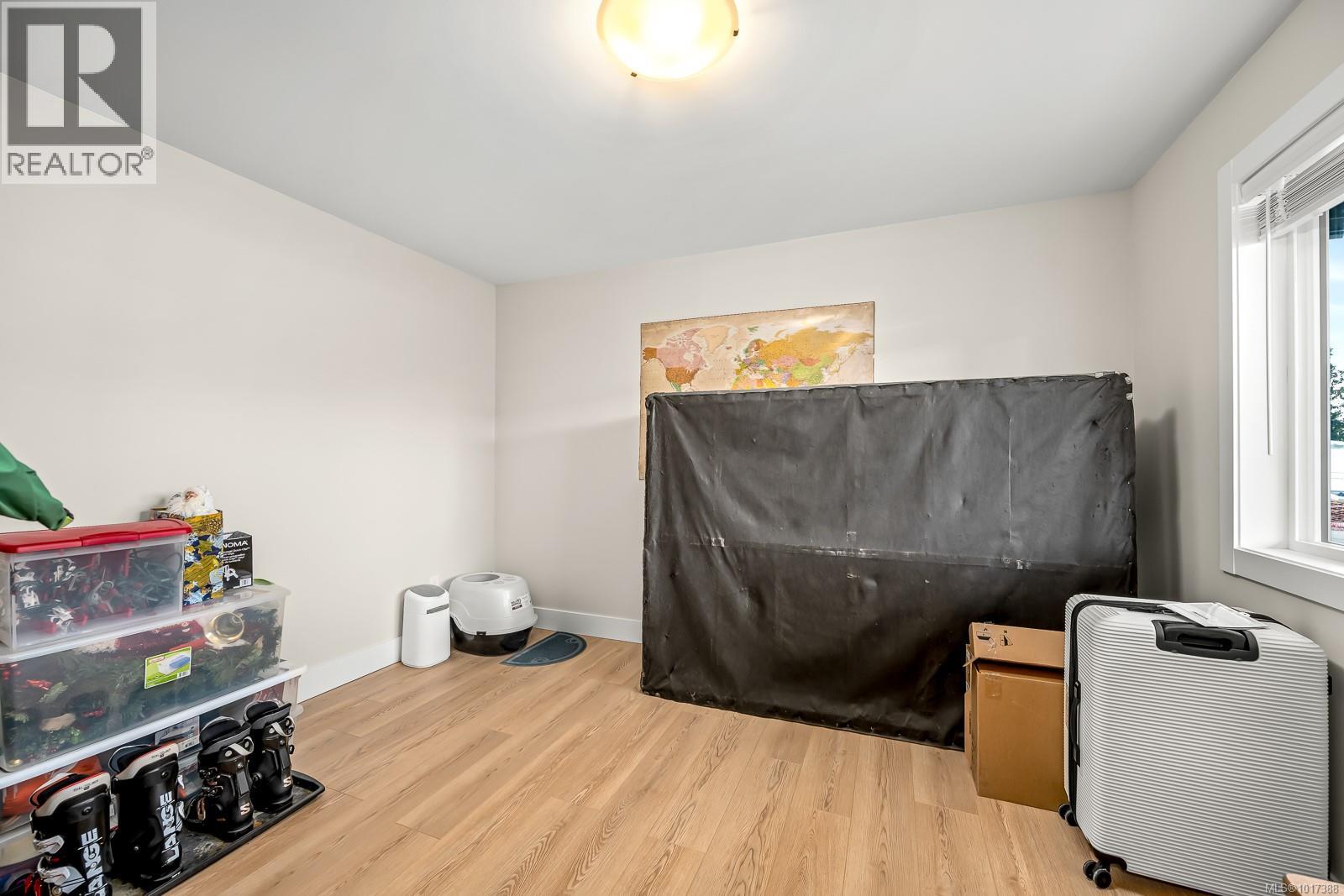 864 Grumman Pl, Comox